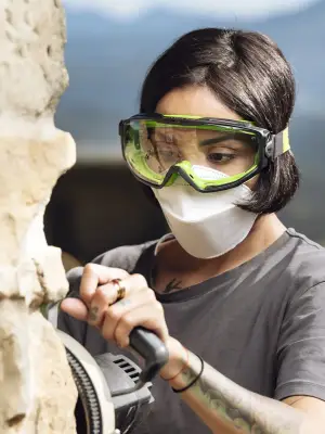 Bolle_Universal_Goggle_Anti-Fog_Safety_Goggles_Worker_3